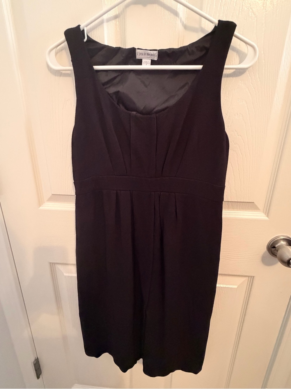 A Pea in the Pod Black Sleeveless Midi Dress